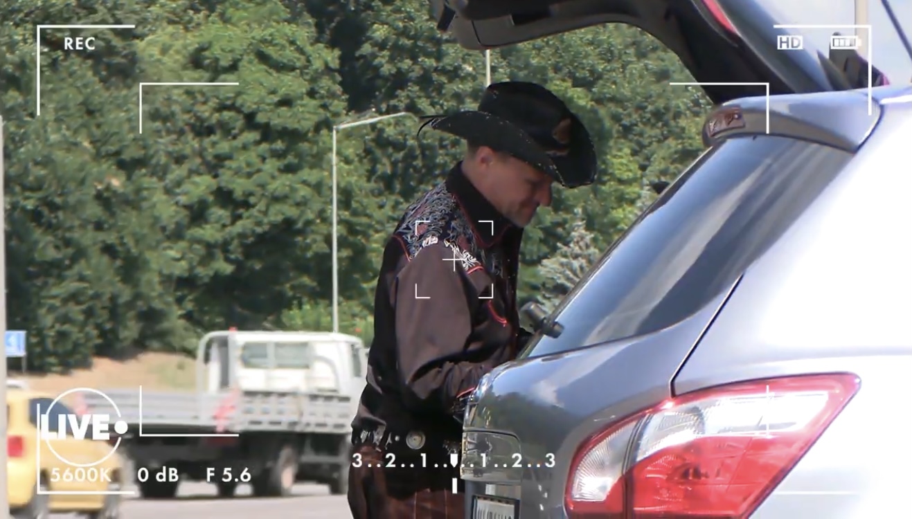Потап на джипі за 3 мільйони: журналісти показали дорогущі авто українських зірок